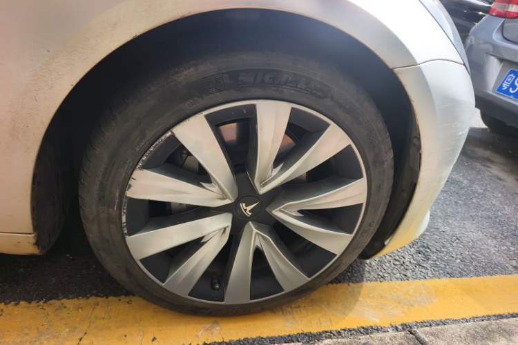 Used Tesla Model 3 2022 Rear-Wheel-Drive Version Right Front Wheel Hub