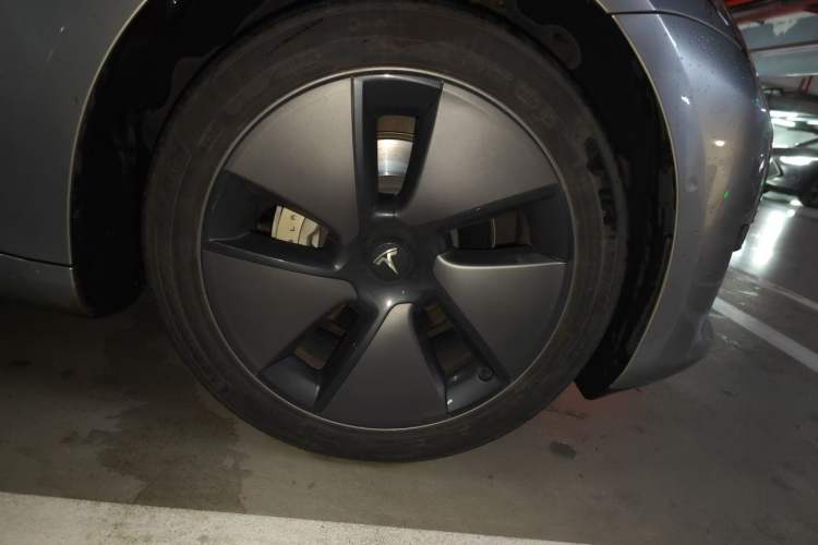 Used Tesla Model 3 2022 Rear-Wheel-Drive Version Right Front Wheel Hub