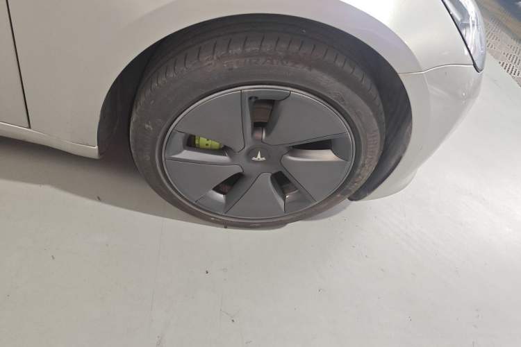Used Tesla Model 3 2022 Rear-Wheel-Drive Version Right Front Wheel Hub