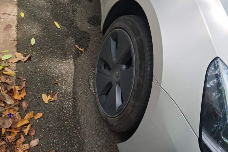 Used Tesla Model 3 2022 Rear-Wheel-Drive Version Right Front Wheel Hub