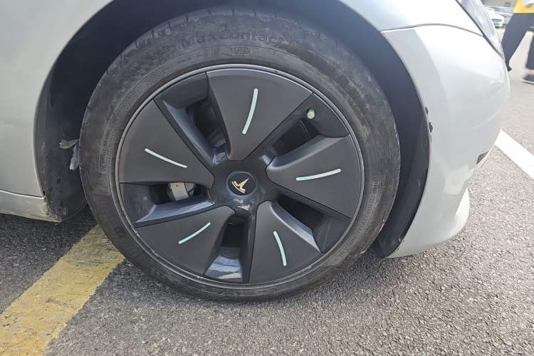 Used Tesla Model 3 2022 Rear-Wheel-Drive Version Right Front Wheel Hub