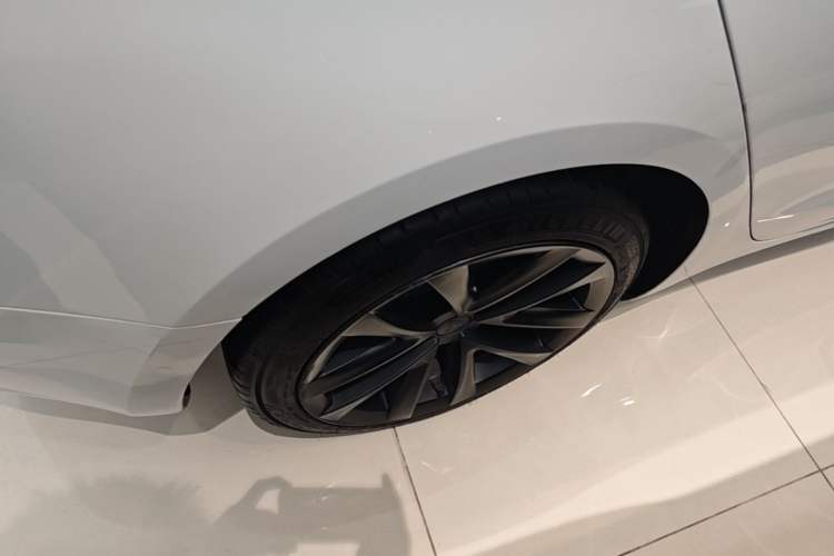 Used Tesla Model 3 2022 Rear-Wheel-Drive Version Right Rear Wheel Hub