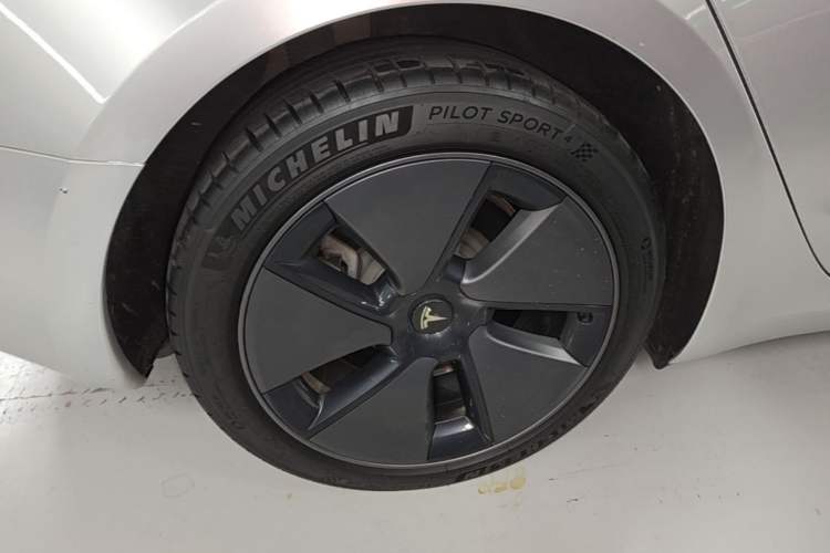 Used Tesla Model 3 2022 Rear-Wheel-Drive Version Right Rear Wheel Hub