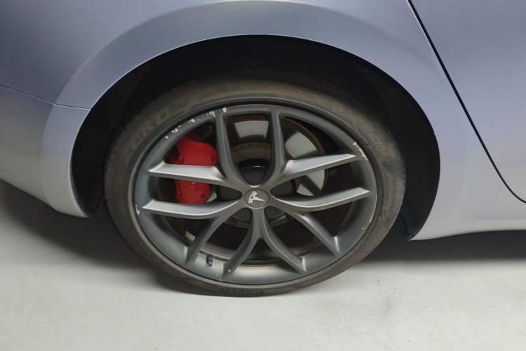 Used Tesla Model 3 2022 Performance High-Performance All-Wheel-Drive Version Right Rear Wheel Hub