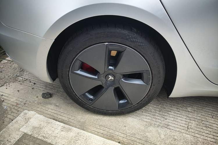 Used Tesla Model 3 2022 Rear-Wheel-Drive Version Right Rear Wheel Hub