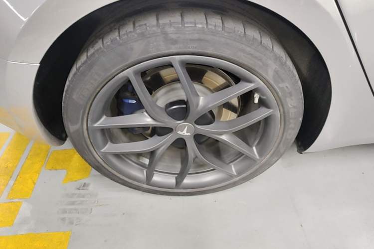 Used Tesla Model 3 2022 Rear-Wheel-Drive Version Right Rear Wheel Hub