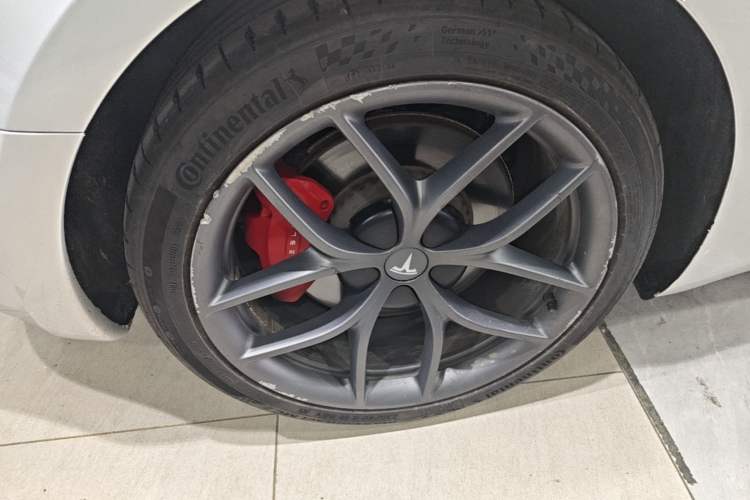 Used Tesla Model 3 2022 Performance High-Performance All-Wheel-Drive Version Right Rear Wheel Hub