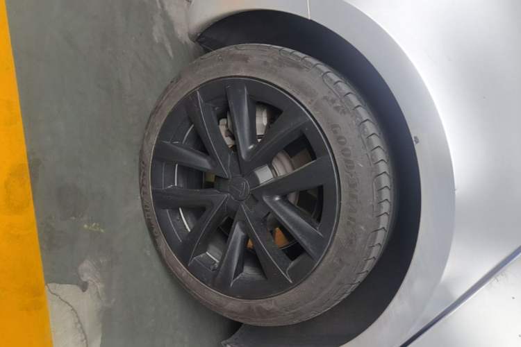 Used Tesla Model 3 2022 Rear-Wheel-Drive Version Right Rear Wheel Hub