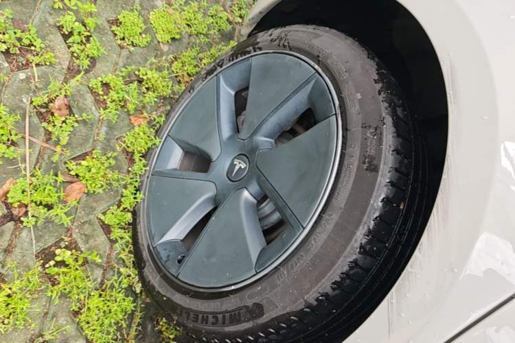 Used Tesla Model 3 2022 Rear-Wheel-Drive Version Right Rear Wheel Hub