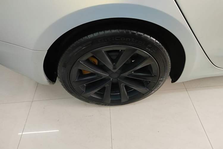 Used Tesla Model 3 2022 Rear-Wheel-Drive Version Right Rear Wheel Hub