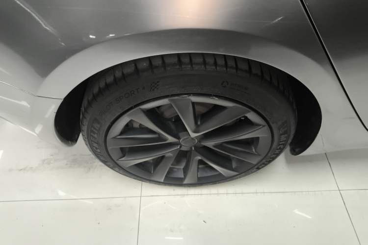Used Tesla Model 3 2022 Rear-Wheel-Drive Version Right Rear Wheel Hub