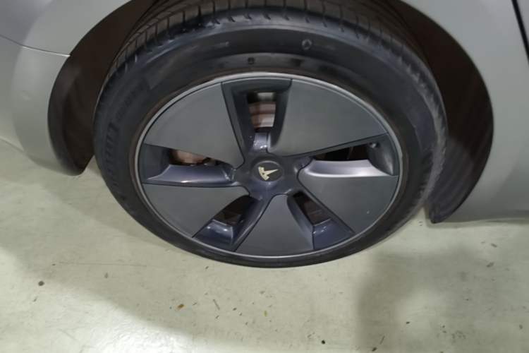 Used Tesla Model 3 2022 Rear-Wheel-Drive Version Right Rear Wheel Hub