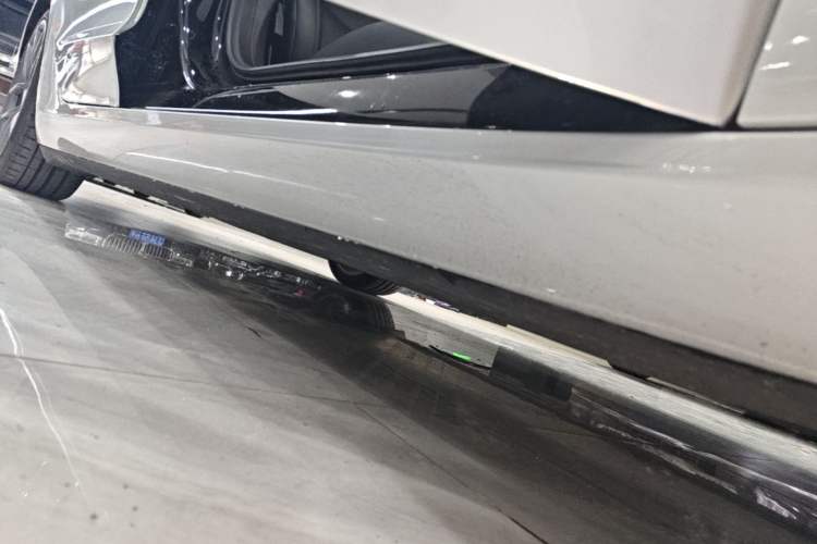 Used Tesla Model 3 2022 Performance High-Performance All-Wheel-Drive Version Right Side Sill