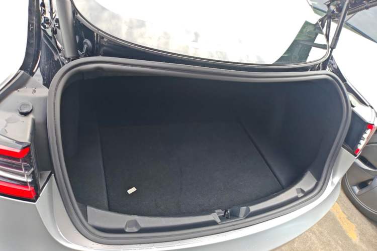 Used Tesla Model 3 2022 Rear-Wheel-Drive Version Trunk