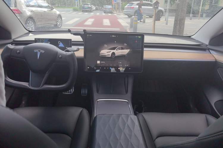 Used Tesla Model 3 2022 Performance High-Performance All-Wheel-Drive Version Center Console