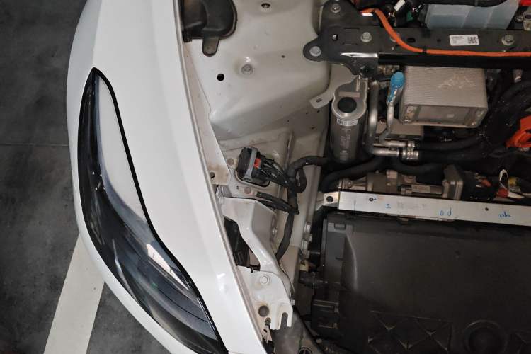 Used Tesla Model 3 2022 Rear-Wheel-Drive Version Engine Bay Right