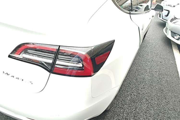 Used Tesla Model 3 2022 Rear-Wheel-Drive Version Exterior 1