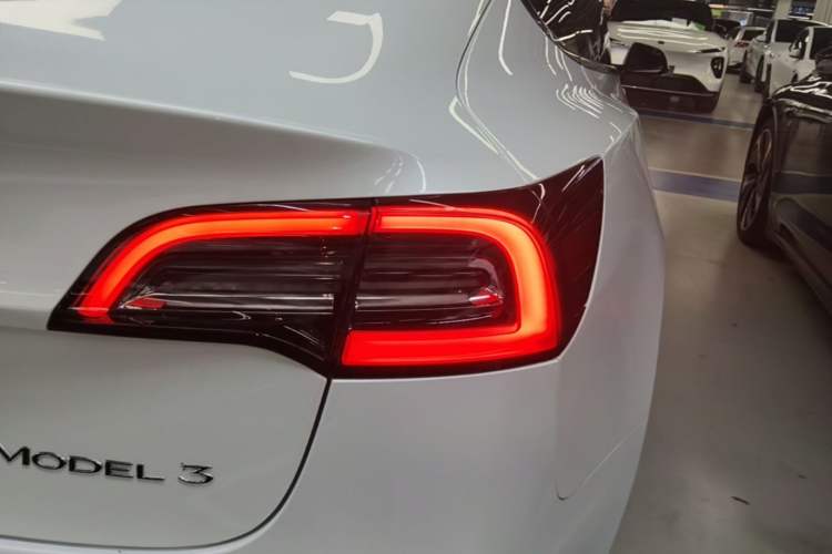 Used Tesla Model 3 2022 Rear-Wheel-Drive Version Exterior 3