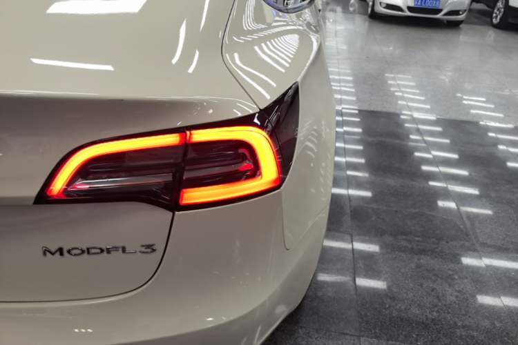 Used Tesla Model 3 2022 Rear-Wheel-Drive Version Exterior 3