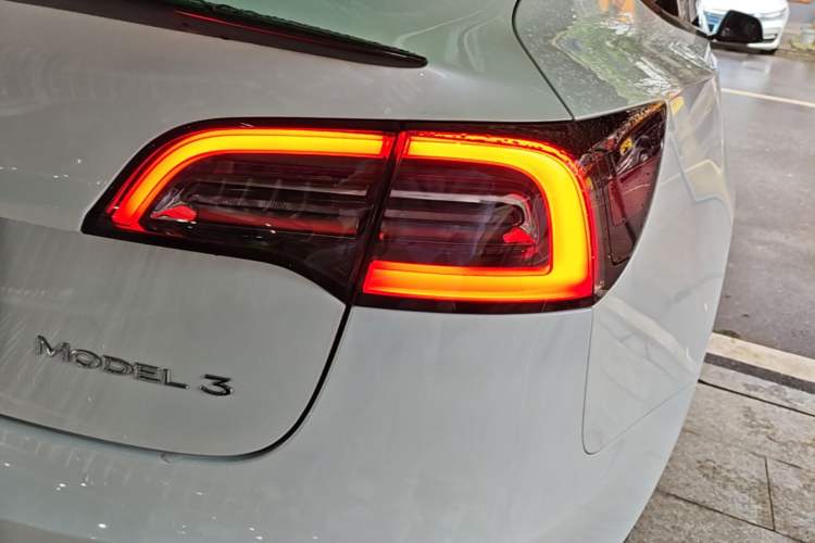 Used Tesla Model 3 2022 Rear-Wheel-Drive Version Exterior 3