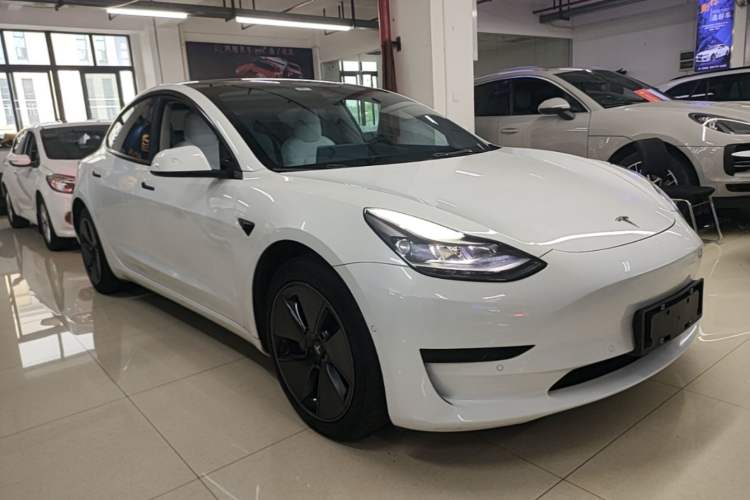 Used Tesla Model 3 2022 Rear-Wheel-Drive Version Front Right 45 Deg
