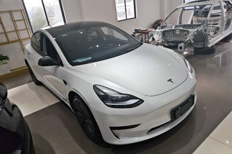 Used Tesla Model 3 2022 Rear-Wheel-Drive Version Front Right 45 Deg