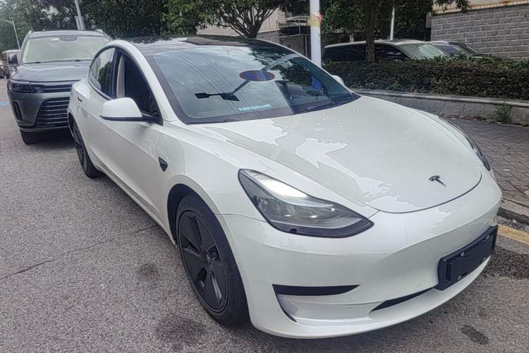 Used Tesla Model 3 2022 Rear-Wheel-Drive Version Front Right 45 Deg