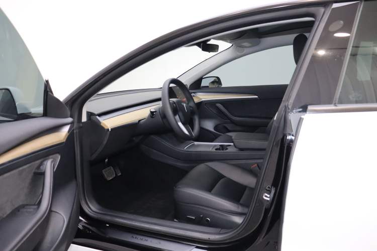 Used Tesla Model 3 2022 Rear-Wheel-Drive Version Interior 1
