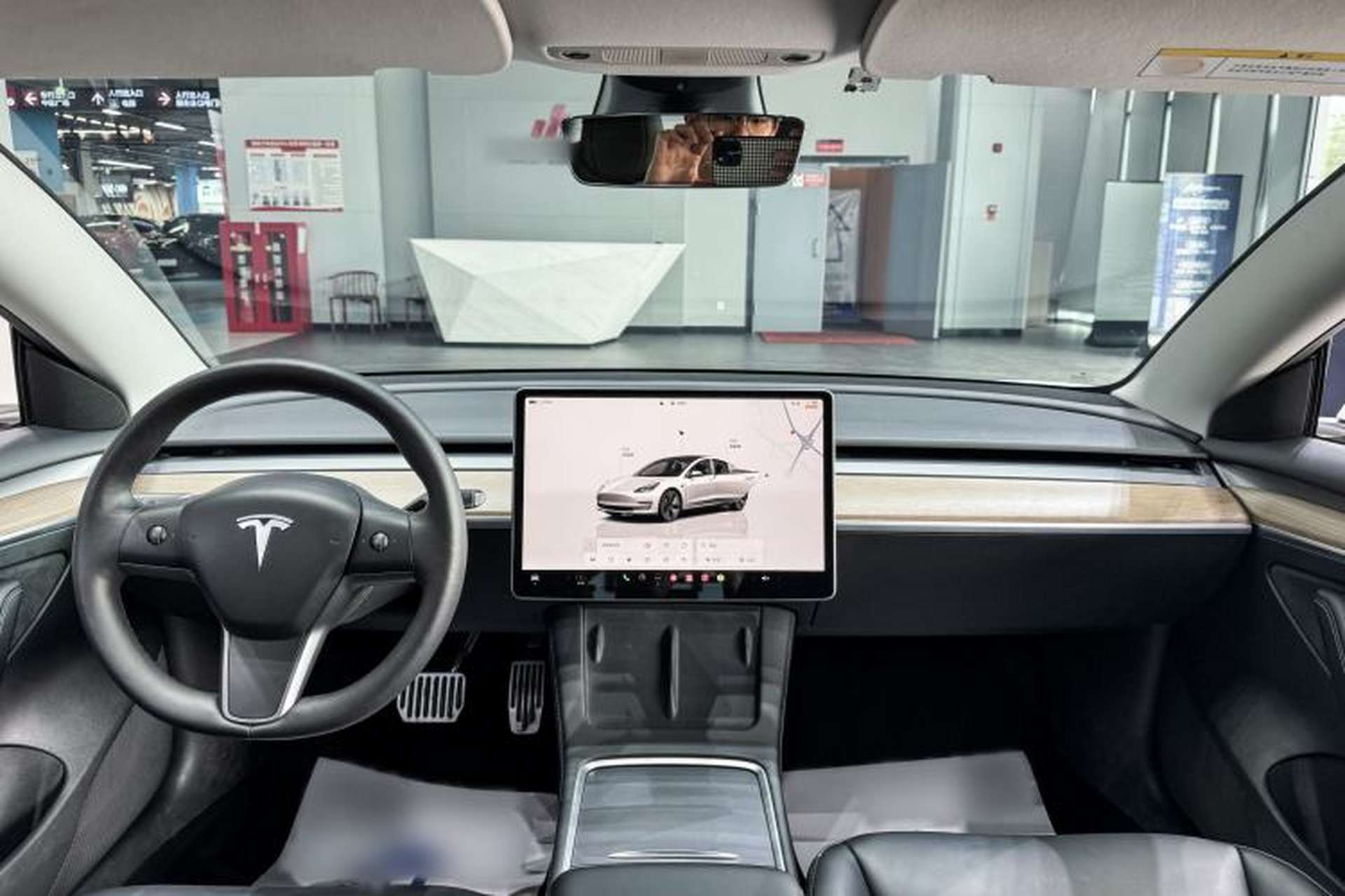 Used Tesla Model 3 2022 Rear-Wheel-Drive Version Interior 1