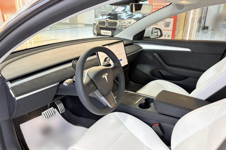 Used Tesla Model 3 2022 Performance High-Performance All-Wheel-Drive Version Interior 2
