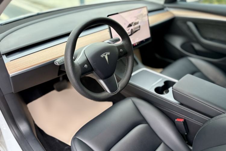 Used Tesla Model 3 2022 Rear-Wheel-Drive Version Interior 2