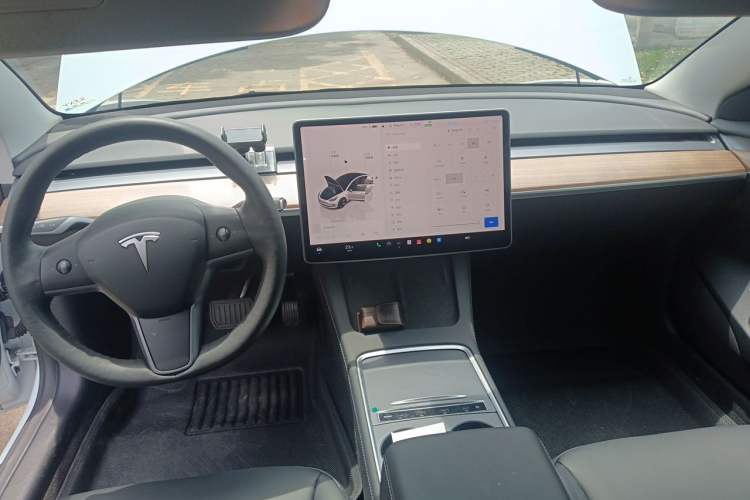 Used Tesla Model 3 2022 Rear-Wheel-Drive Version Interior 2