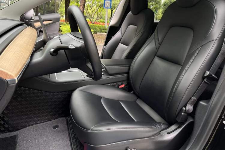 Used Tesla Model 3 2022 Rear-Wheel-Drive Version Interior 2