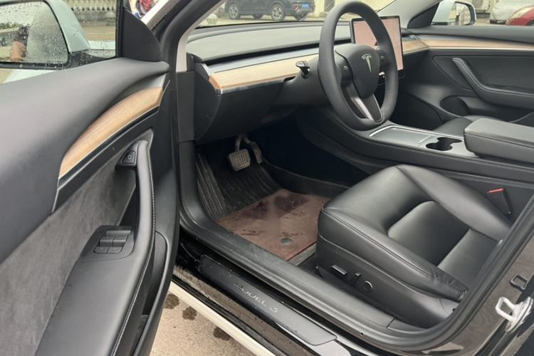 Used Tesla Model 3 2022 Rear-Wheel-Drive Version Interior 2