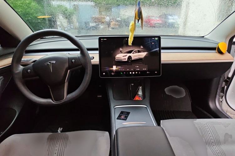 Used Tesla Model 3 2022 Rear-Wheel-Drive Version Interior 2