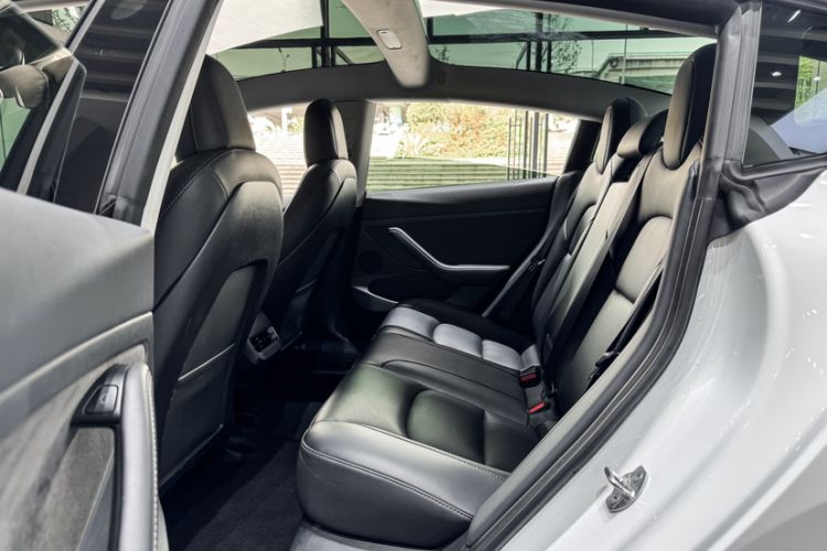Used Tesla Model 3 2022 Rear-Wheel-Drive Version Interior 2