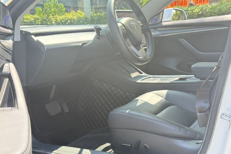 Used Tesla Model 3 2022 Rear-Wheel-Drive Version Interior 2