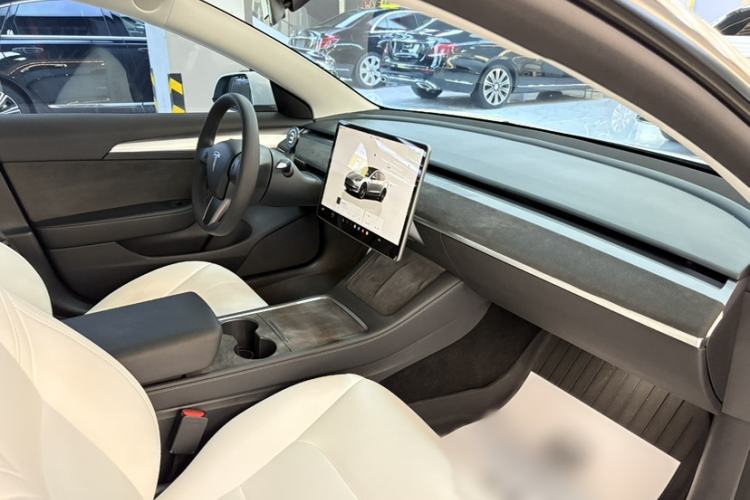 Used Tesla Model 3 2022 Performance High-Performance All-Wheel-Drive Version Interior 3