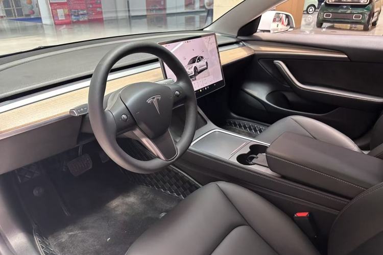 Used Tesla Model 3 2022 Rear-Wheel-Drive Version Interior 3