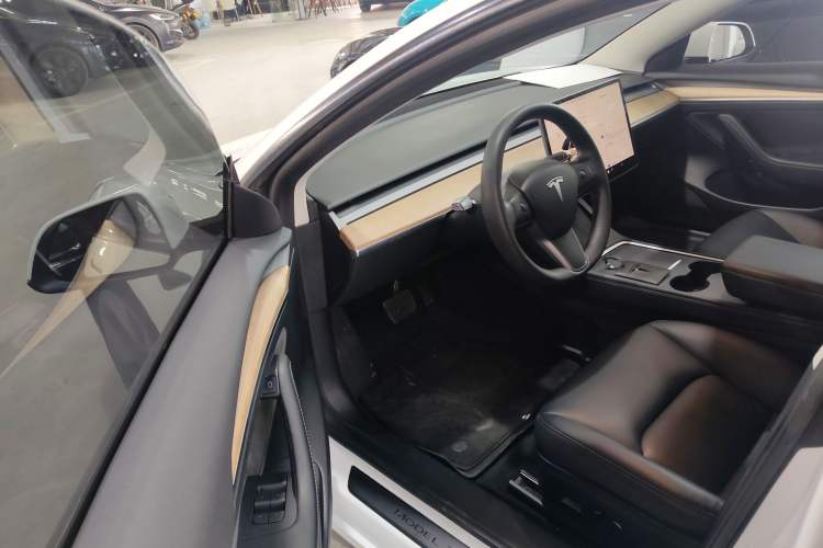 Used Tesla Model 3 2022 Rear-Wheel-Drive Version Interior 3