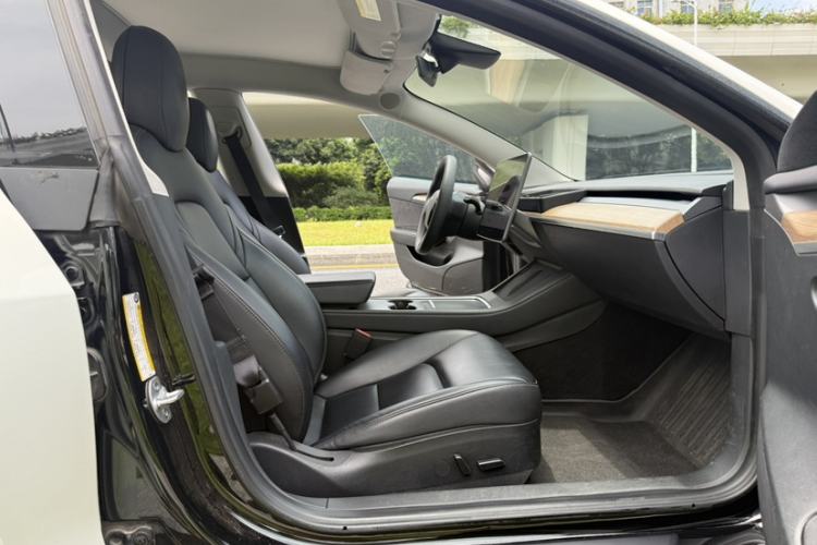 Used Tesla Model 3 2022 Rear-Wheel-Drive Version Interior 3