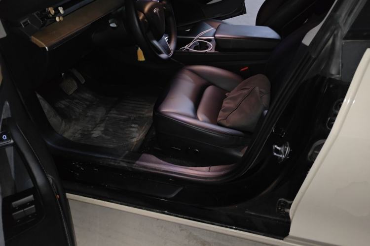 Used Tesla Model 3 2022 Rear-Wheel-Drive Version Interior 3