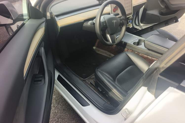 Used Tesla Model 3 2022 Rear-Wheel-Drive Version Interior 3