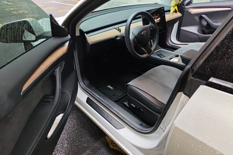 Used Tesla Model 3 2022 Rear-Wheel-Drive Version Interior 3