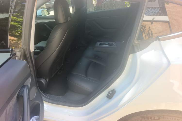 Used Tesla Model 3 2022 Rear-Wheel-Drive Version Interior 4