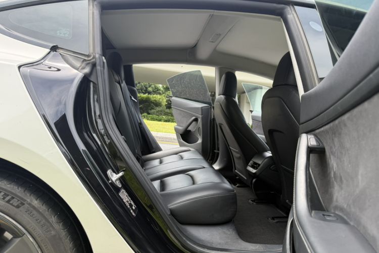 Used Tesla Model 3 2022 Rear-Wheel-Drive Version Interior 4
