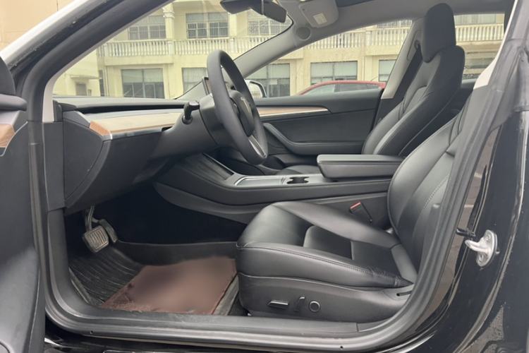 Used Tesla Model 3 2022 Rear-Wheel-Drive Version Interior 4