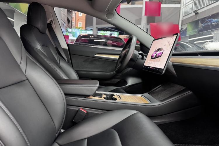 Used Tesla Model 3 2022 Rear-Wheel-Drive Version Interior 4