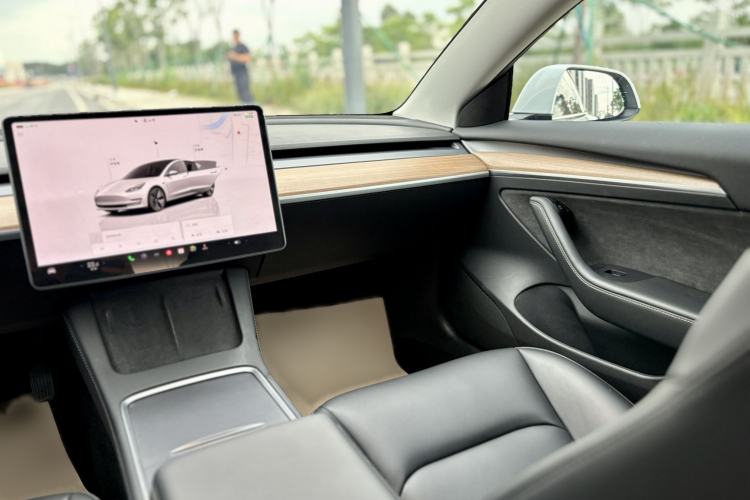Used Tesla Model 3 2022 Rear-Wheel-Drive Version Interior 9