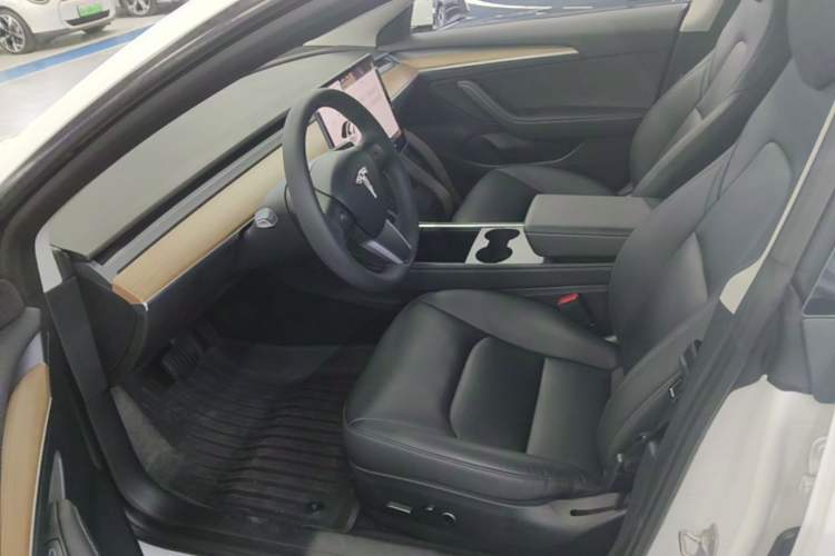 Used Tesla Model 3 2022 Rear-Wheel-Drive Version Left Front Seat